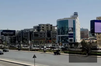 مساحات مكتبية - استوديو - 2 حمامات للايجار في شارع التسعين الشمالي - التجمع الخامس - مدينة القاهرة الجديدة - القاهرة