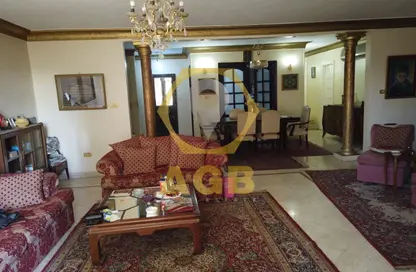 شقة - 4 غرف نوم - 3 حمامات للبيع في شارع عبد المنعم رياض - المهندسين - الجيزة