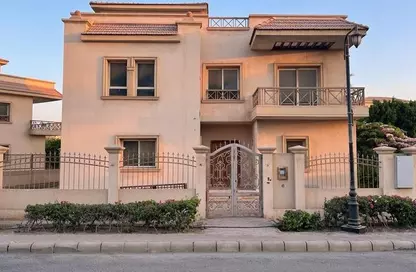 Villa - 5 Bedrooms - 4 Bathrooms for sale in Street 10 - Greens - 6th District - Sheikh Zayed City - Giza