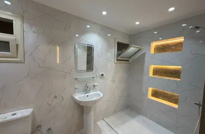 Apartment - 3 Bedrooms - 3 Bathrooms for rent in 10th Sector - Zahraa El Maadi - Hay El Maadi - Cairo