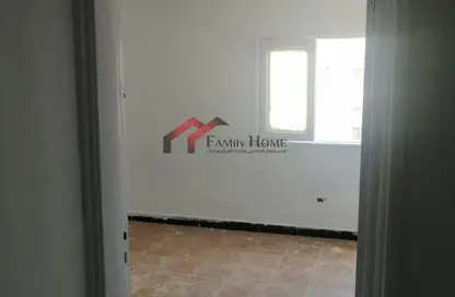 Apartment - 2 Bedrooms - 1 Bathroom for sale in Masaken Saqr Quraish St. - 10th District - Nasr City - Cairo