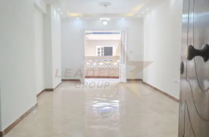 Apartment - 3 Bedrooms - 2 Bathrooms for sale in Kaaed Asrab Al Behar St. - Miami - Hay Awal El Montazah - Alexandria