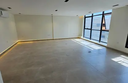 Office Space - Studio - 3 Bathrooms for rent in Rayhanah Plaza - Zahraa El Maadi - Hay El Maadi - Cairo