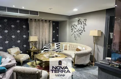 Apartment - 5 Bedrooms - 3 Bathrooms for sale in The Gate Plaza Mall - 10th District - Sheikh Zayed City - Giza