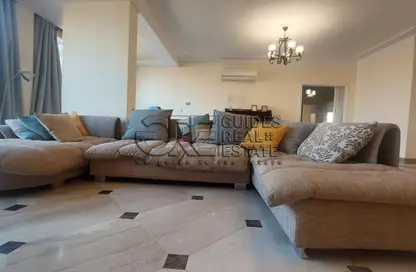 Apartment - 3 Bedrooms - 3 Bathrooms for rent in Hassan Assem St. - Zamalek - Cairo