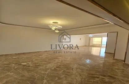 Apartment - 3 Bedrooms - 2 Bathrooms for sale in Al Geish Road - Camp Chezar - Hay Wasat - Alexandria