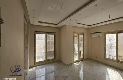 Apartment - 3 Bedrooms - 2 Bathrooms for sale in Stone Residence - 5th Settlement Compounds - The 5th Settlement - New Cairo City - Cairo