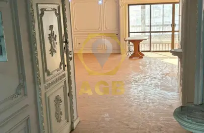 شقة - 3 غرف نوم - 2 حمامات للبيع في شارع عبد الحميد بدوي - ميدان الحجاز - النزهة - القاهرة