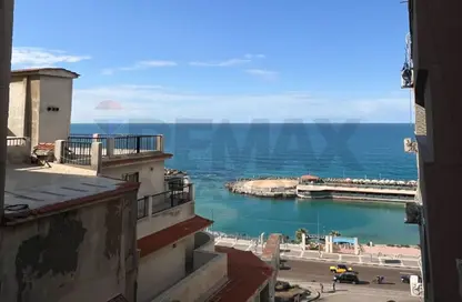 شقة - 3 غرف نوم - 2 حمامات للايجار في سابا باشا - حي شرق - الاسكندرية