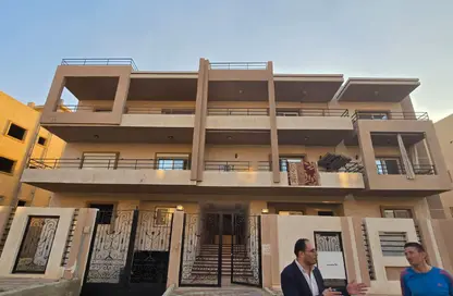شقة - 4 غرف نوم - 3 حمامات للبيع في حي النادي - مدينة الشروق - القاهرة
