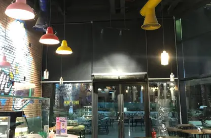 محل تجاري - استوديو - 3 حمامات للايجار في شارع التسعين - التجمع الخامس - مدينة القاهرة الجديدة - القاهرة