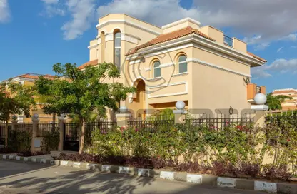 فيلا - 5 غرف نوم - 7 حمامات للبيع في كليوباترا بالاس - الحي الخامس - مدينة الشروق - القاهرة