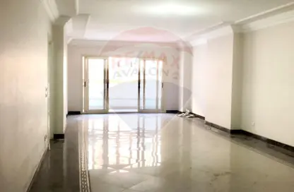 شقة - 3 غرف نوم - 3 حمامات للبيع في ثروت - حي شرق - الاسكندرية