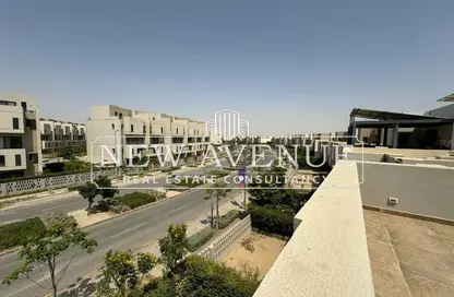 فيلا - 3 غرف نوم - 2 حمامات للبيع في كمبوند البروج - كمبوندات الشروق - مدينة الشروق - القاهرة