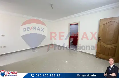 شقة - 3 غرف نوم - 2 حمامات للبيع في شارع بورسعيد - سبورتنج - حي شرق - الاسكندرية