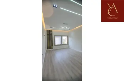 شقة - 2 غرف نوم - 2 حمامات للبيع في جاليريا  مون فالى - المستثمرين الجنوبية - مدينة القاهرة الجديدة - القاهرة