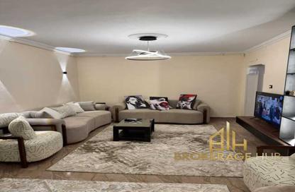Apartment - 2 Bedrooms - 1 Bathroom for rent in Dr Mahmoud Ibrahim St. - Al Hadiqah Al Dawliyah - 7th District - Nasr City - Cairo
