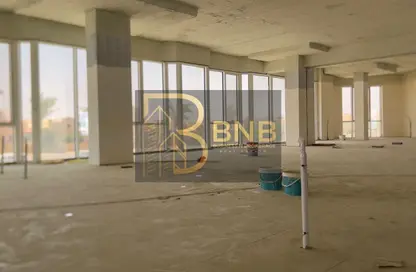 طابق كامل - استوديو - 8 حمامات للايجار في محور جمال عبد الناصر - التجمع الثالث - مدينة القاهرة الجديدة - القاهرة