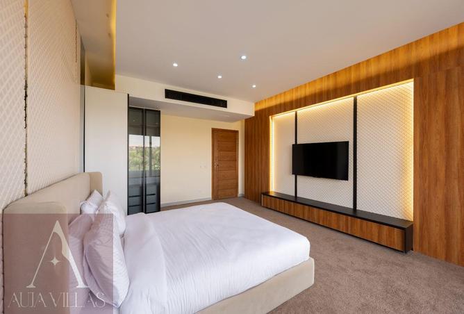 8033360 - Property Image 2