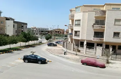 Apartment - 3 Bedrooms - 2 Bathrooms for sale in Area D - Ganoob El Acadimia - New Cairo City - Cairo