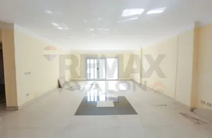 Apartment - 3 Bedrooms - 3 Bathrooms for sale in Smouha - Hay Sharq - Alexandria
