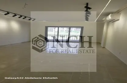 شقة - 3 غرف نوم - 3 حمامات للايجار في مون ريزيدنس - فيفث سكوير - التجمع الخامس - مدينة القاهرة الجديدة - القاهرة