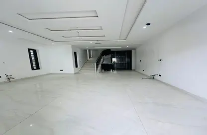 Townhouse - 5 Bedrooms - 4 Bathrooms for sale in Village West - Sheikh Zayed Compounds - Sheikh Zayed City - Giza