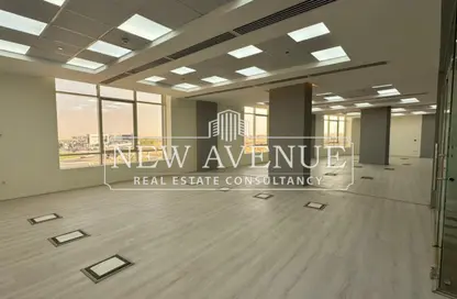مساحات مكتبية - استوديو - 2 حمامات للايجار في ان  90  بيزنس كومبلكس - شارع التسعين الشمالي - التجمع الخامس - مدينة القاهرة الجديدة - القاهرة