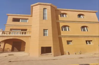 طابق كامل - 4 غرف نوم - 5 حمامات للبيع في ستيلا هليوبوليس - طريق مصر إسماعيلية الصحراوي - القاهرة