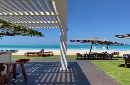 شاليه - 3 غرف نوم - 4 حمامات للبيع في بيت البحر - سيدي حنيش - الساحل الشمالي