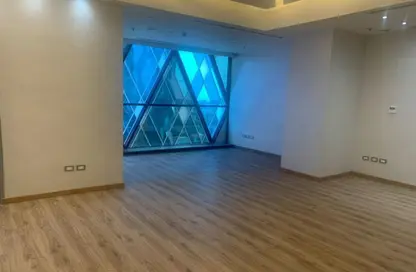 مساحات مكتبية - استوديو - 2 حمامات للبيع في شارع التسعين الشمالي - التجمع الخامس - مدينة القاهرة الجديدة - القاهرة