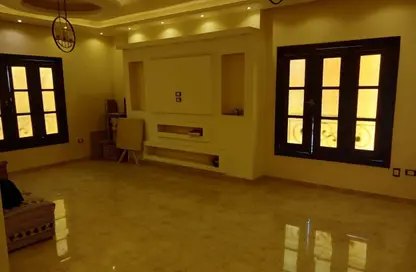 Apartment - 3 Bedrooms - 1 Bathroom for rent in Abou El Houl - New Cairo City - Cairo