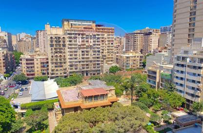 شقة - 4 غرف نوم - 2 حمامات للبيع في شارع رشدي - رشدي - حي شرق - الاسكندرية