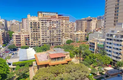 شقة - 4 غرف نوم - 2 حمامات للبيع في شارع رشدي - رشدي - حي شرق - الاسكندرية