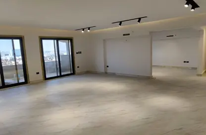 Apartment - 3 Bedrooms - 2 Bathrooms for sale in Al Khamayel city - Sheikh Zayed Compounds - Sheikh Zayed City - Giza