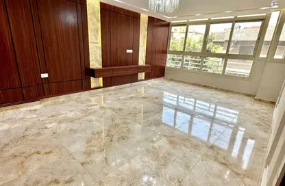 شقة - 3 غرف نوم - 3 حمامات للبيع في شارع جده - المهندسين - الجيزة