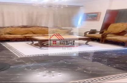 شقة - 4 غرف نوم - 2 حمامات للبيع في شارع شهاب - المهندسين - الجيزة