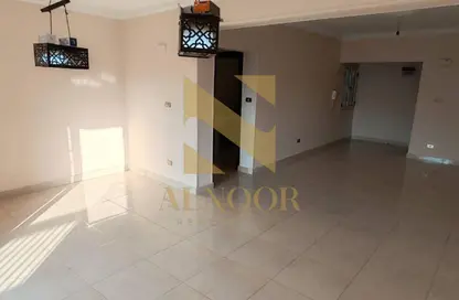 شقة - 3 غرف نوم - 2 حمامات للايجار في شارع 25 - الحي الاول - الشيخ زايد - الجيزة