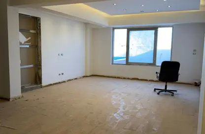 (بنتهاوس  (روف - 4 غرف نوم - 3 حمامات للايجار في جاليريا  مون فالى - المستثمرين الجنوبية - مدينة القاهرة الجديدة - القاهرة