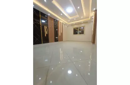 شقة - 2 غرف نوم - 2 حمامات للبيع في البوابة الثالثة - منقرع - حدائق الاهرام - الجيزة