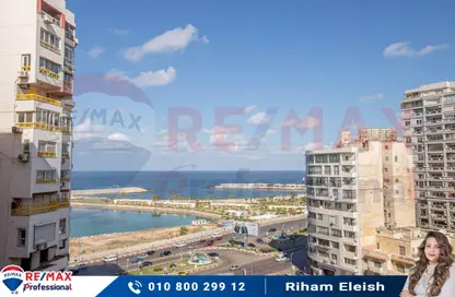 Apartment - 3 Bedrooms - 3 Bathrooms for sale in Mahmoud Al Deeb St. - Zezenia - Hay Sharq - Alexandria