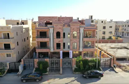 Apartment - 3 Bedrooms - 3 Bathrooms for sale in North Rehab - New Cairo City - Cairo