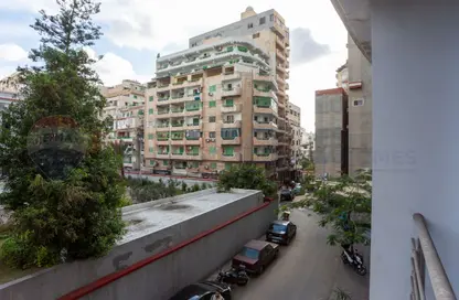 شقة - 4 غرف نوم - 3 حمامات للبيع في سابا باشا - حي شرق - الاسكندرية