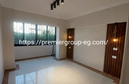 Apartment - 2 Bedrooms - 2 Bathrooms for sale in Zahraa Al Maadi St. - Degla - Hay El Maadi - Cairo