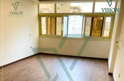 Apartment - 3 Bedrooms - 1 Bathroom for sale in Abo Qir St. - Glim - Hay Sharq - Alexandria