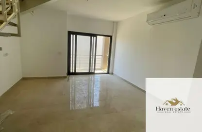 (بنتهاوس  (روف - 3 غرف نوم - 3 حمامات للايجار في مون ريزيدنس - فيفث سكوير - التجمع الخامس - مدينة القاهرة الجديدة - القاهرة