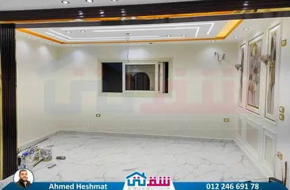 Apartment - 3 Bedrooms - 2 Bathrooms for rent in Abdel Salam Aref St. - Laurent - Hay Sharq - Alexandria