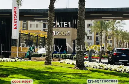 Apartment - 3 Bedrooms - 4 Bathrooms for sale in Eastown - 5th Settlement Compounds - The 5th Settlement - New Cairo City - Cairo