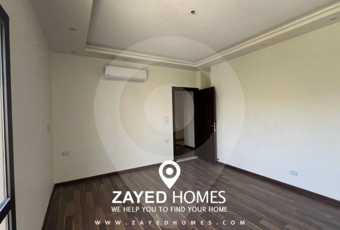 8312528 - Property Image 2