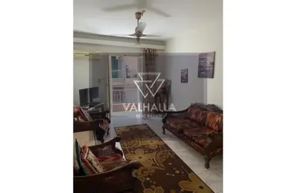 شقة - 2 غرف نوم - 1 حمام للايجار في شارع شجرة الدر - الزمالك - القاهرة